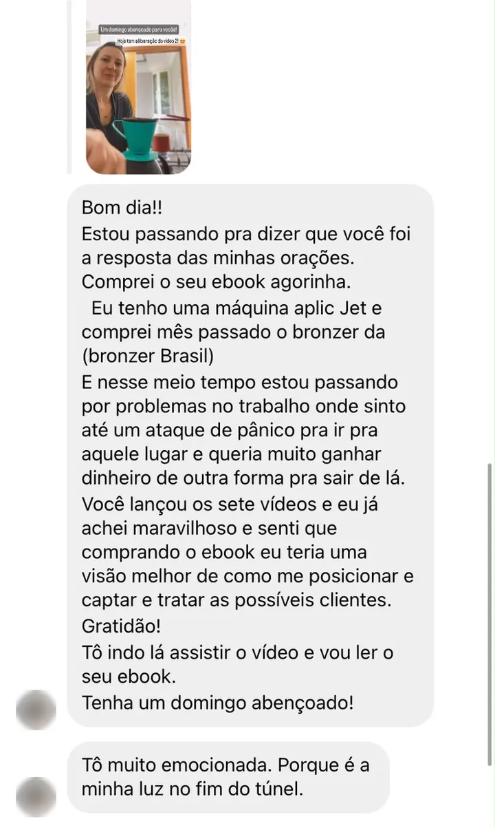Mensagem de uma seguidora que comprou o ebook da Mari, agradece pelos vídeos e diz: “Tô muito emocionada. Porque é a minha luz no fim do túnel.”